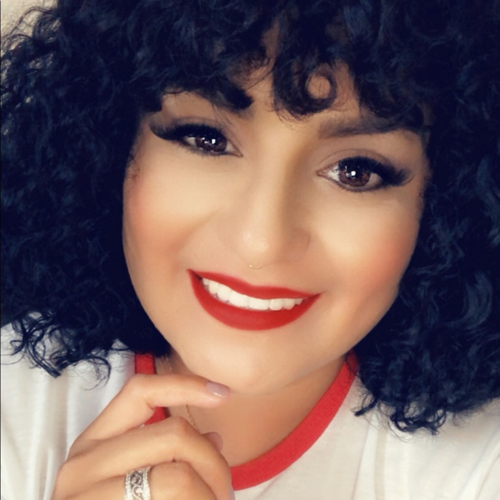 Meet your Posher, Sharon